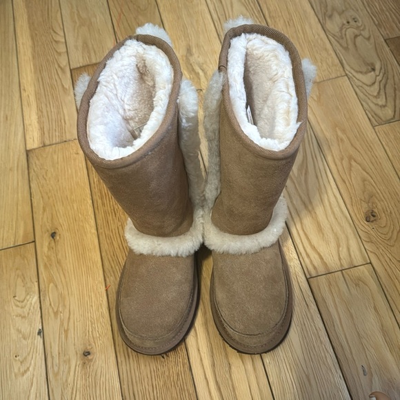 Brand new kids uggs size 2